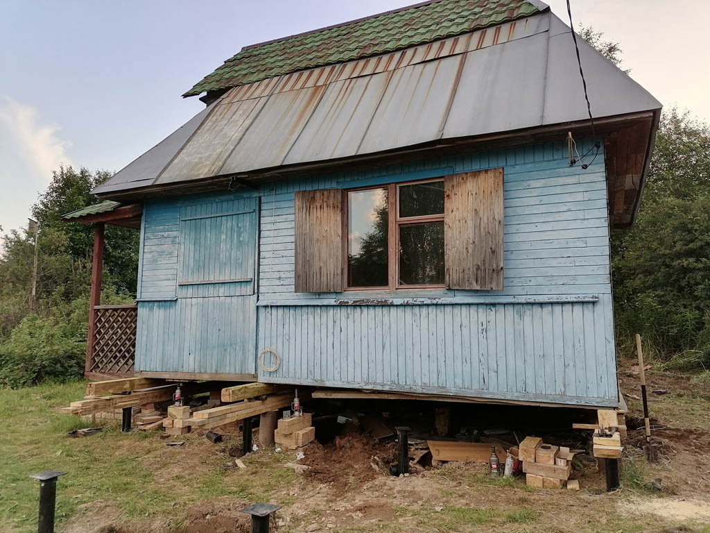 Перенос дома на винтовые сваи в д. Яковлево